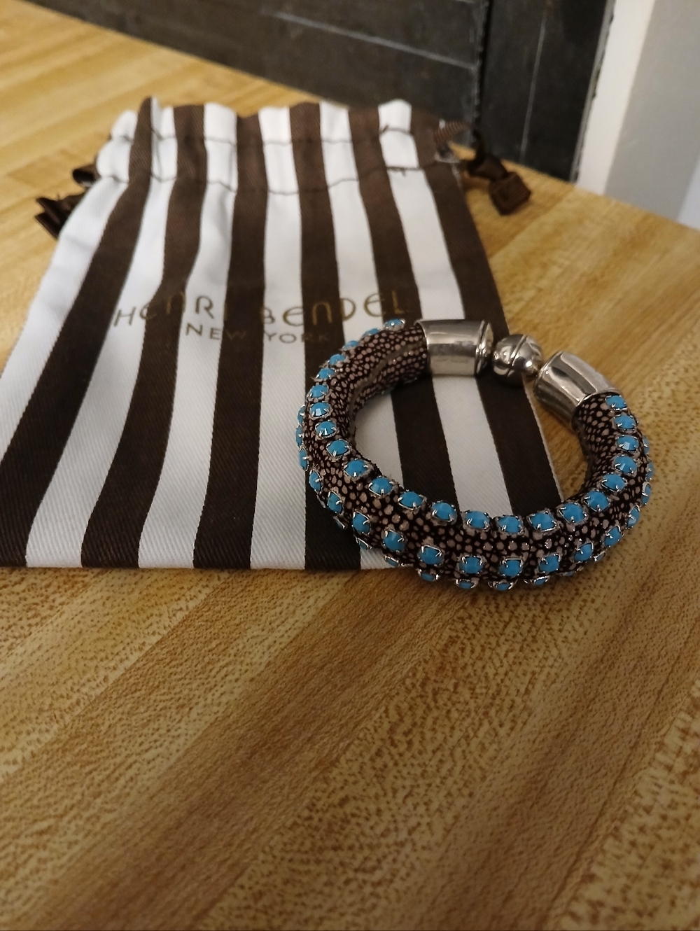 ❤️Henri Bendel LIKE NEW STUNNING Magnetic Statement Bracelet & Dustbag